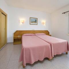 Отель Hostal Roca Испания, Сан-Антони-де-Портмань - 4 отзыва об отеле, цены и фото номеров - забронировать отель Hostal Roca онлайн комната для гостей фото 2