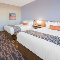 Отель Microtel Inn & Suites by Wyndham Cuauhtemoc комната для гостей фото 3