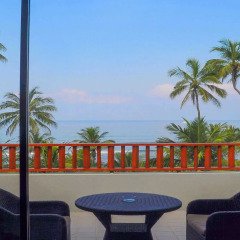 Отель Blue Water Club Suites пляж