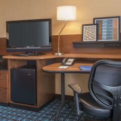 Отель Fairfield Inn & Suites by Marriott Frederick удобства в номере