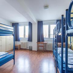Отель a&o Dresden Hauptbahnhof 2* Кровать в общем номере с двухъярусной кроватью