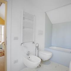 Отель Rialto Bridge Penthouse with Terraces Италия, Венеция - отзывы, цены и фото номеров - забронировать отель Rialto Bridge Penthouse with Terraces онлайн ванная