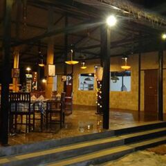 Отель Riverside @ Hsipaw Resort гостиничный бар