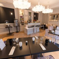 First Hotel Paris - Tour Eiffel гостиничный бар