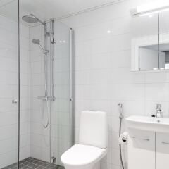 Отель Kotimaailma Helsinki - Albertinkatu 8 Финляндия, Хельсинки - отзывы, цены и фото номеров - забронировать отель Kotimaailma Helsinki - Albertinkatu 8 онлайн ванная