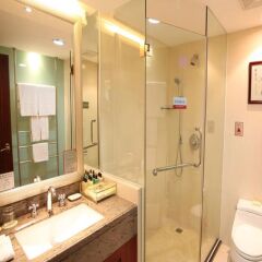 Отель Century Plaza Hotel Китай, Шэньчжэнь - отзывы, цены и фото номеров - забронировать отель Century Plaza Hotel онлайн ванная