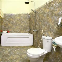 Отель Strawberry Garden Homestay ванная