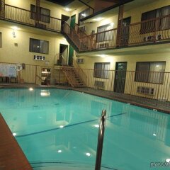Отель Hollywood Inn Express North Лос-Анджелес бассейн фото 2