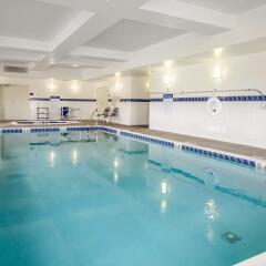 Отель Comfort Inn Louisville бассейн