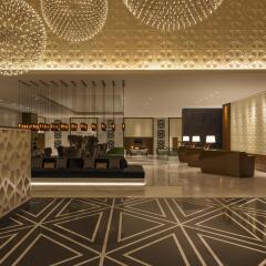 Отель Sheraton Grand Hotel, Dubai ОАЭ, Дубай - 1 отзыв об отеле, цены и фото номеров - забронировать отель Sheraton Grand Hotel, Dubai онлайн интерьер отеля фото 2