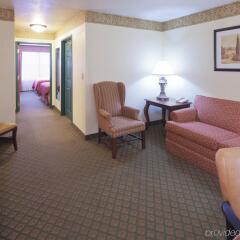 Отель Country Inn & Suites - Appleton North комната для гостей фото 4