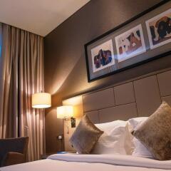 Отель TRYP by Wyndham Abu Dhabi City Centre сейф в номере