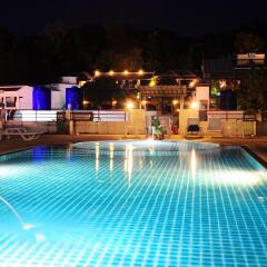 Hawaii Patong Hotel бассейн