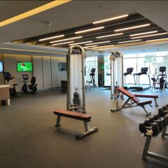 Royal M Hotel & Resort Abu Dhabi фитнесс-зал