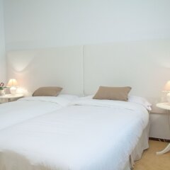 Отель Sweet Inn Apartment - Gracia Deluxe Испания, Барселона - отзывы, цены и фото номеров - забронировать отель Sweet Inn Apartment - Gracia Deluxe онлайн комната для гостей