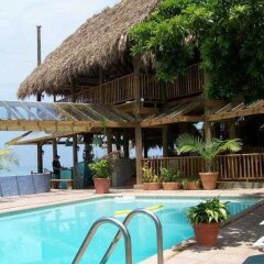Отель Sea Splash Resort бассейн