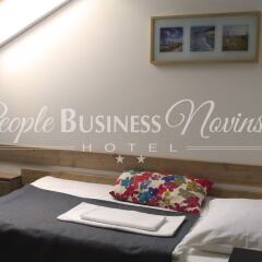 Гостиница PEOPLE Business Novinsky фитнесс-зал