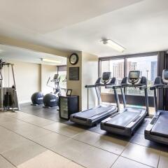 Отель DoubleTree Suites by Hilton Houston by the Galleria фитнесс-зал фото 2