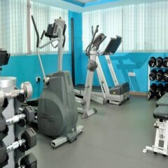 Отель Tulip Inn Sharjah Hotel Apartments ОАЭ, Шарджа - отзывы, цены и фото номеров - забронировать отель Tulip Inn Sharjah Hotel Apartments онлайн фитнесс-зал фото 2