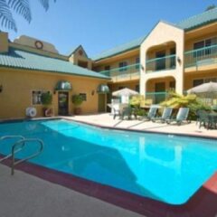 Отель Quality Inn Near Hollywood Walk of Fame США, Лос-Анджелес - 1 отзыв об отеле, цены и фото номеров - забронировать отель Quality Inn Near Hollywood Walk of Fame онлайн с домашними животными