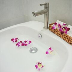 Отель My Anh 120 Saigon Hotel Вьетнам, Хошимин - отзывы, цены и фото номеров - забронировать отель My Anh 120 Saigon Hotel онлайн ванная фото 2