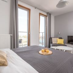 Апартаменты Chill Apartments Bliska Wola комната для гостей фото 3