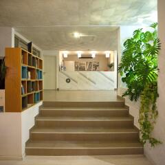 Costantiana Beach Hotel Apartments интерьер отеля