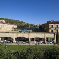 Отель Parador De Cangas De Onis Кангас-де-Онис парковка