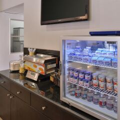 Отель Best Western Royal Palace Inn & Suites США, Лос-Анджелес - отзывы, цены и фото номеров - забронировать отель Best Western Royal Palace Inn & Suites онлайн удобства в номере фото 2