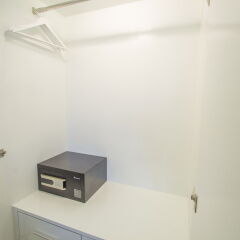 Baba House Phuket Hotel сейф в номере