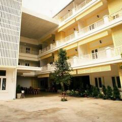 Sri Krungthep Hotel парковка