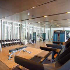 Отель The Base Downtown Phuket By Myhouse Пхукет фитнесс-зал