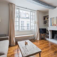 Отель Luxury and Bright Two-Bedroom Apartment Ile Saint-Louis Франция, Париж - отзывы, цены и фото номеров - забронировать отель Luxury and Bright Two-Bedroom Apartment Ile Saint-Louis онлайн комната для гостей фото 5
