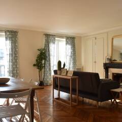 Апартаменты Spacious 2 Bedroom Apartment in Paris 2nd комната для гостей фото 4