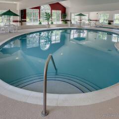 Отель Country Inn & Suites Columbus Airport-East бассейн