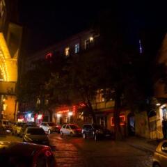Отель TiflisLux Boutique Guest House парковка