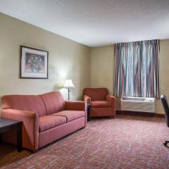 Отель Quality Inn And Suites Monroe комната для гостей фото 3