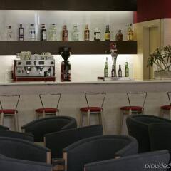 B&B Hotel Madrid Aeropuerto T1 T2 T3 гостиничный бар