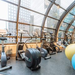 Отель Metropolitan Hotel Vancouver Канада, Ванкувер - отзывы, цены и фото номеров - забронировать отель Metropolitan Hotel Vancouver онлайн фитнесс-зал фото 2