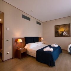 CDH Hotel Parma & Congressi Парма сейф в номере