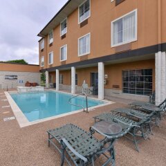 Отель Comfort Inn & Suites Frisco - Plano бассейн