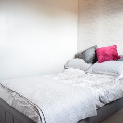 Отель 2 Bedroom Edinburgh Apartment Close To Airport Великобритания, Эдинбург - отзывы, цены и фото номеров - забронировать отель 2 Bedroom Edinburgh Apartment Close To Airport онлайн комната для гостей фото 3
