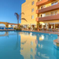 Отель Luna Holiday Complex Меллиха бассейн