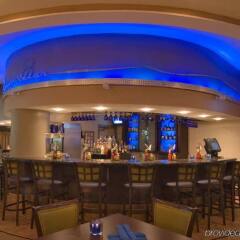Отель Embassy Suites Minneapolis - Airport Блумингтон гостиничный бар