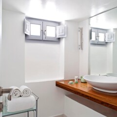 Отель Katikies Garden Hotel - The Leading Hotels Of The World Греция, Остров Санторини - отзывы, цены и фото номеров - забронировать отель Katikies Garden Hotel - The Leading Hotels Of The World онлайн ванная