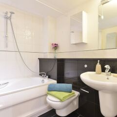 Апартаменты Glorious City Apartments ванная