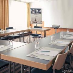 Отель Mercure Airport Hotel Berlin Tegel Германия, Берлин - 4 отзыва об отеле, цены и фото номеров - забронировать отель Mercure Airport Hotel Berlin Tegel онлайн помещение для мероприятий
