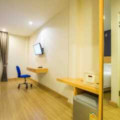 Отель Solo Express Sukhumvit 81 сейф в номере