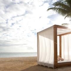 Отель Outrigger Mauritius Beach Resort пляж