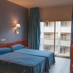 Отель Acacias Suites & Spa Испания, Льорет-де-Мар - 1 отзыв об отеле, цены и фото номеров - забронировать отель Acacias Suites & Spa онлайн сейф в номере